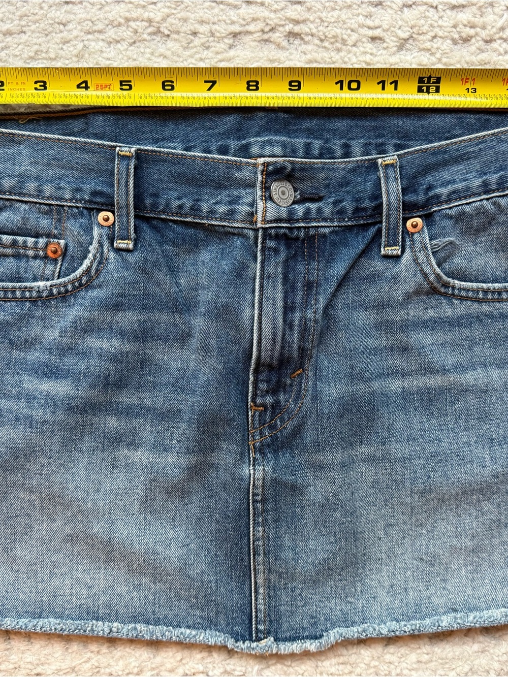 Levi's $60 Denim Mini Skirt with Raw Hem 29 - Picture 2 of 5